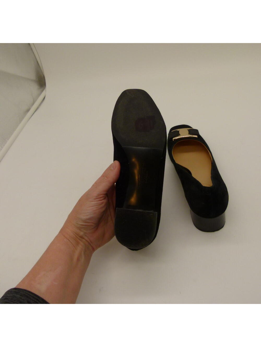 Trotters Black Velvet Heels Gold Hardware Women’s 7M - Picture 5 of 8